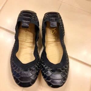 Girl’s Yosi Samra Navy, snake print ballet flat.